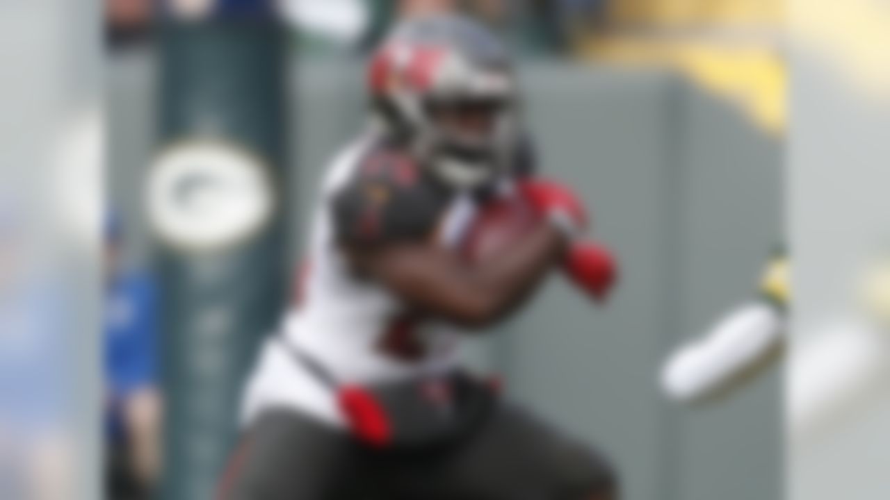 After Doug Martin went down with a concussion last week, all signs pointed to Jacquizz Rodgers stepping in as the next man up. Well, that wasn't the case. It was Peyton Barber, who played nine snaps last week (and scored two touchdowns), who came in to lead the Buccaneers backfield. He handled 27 touches for 143 total yards, and was on the field for 69 percent of the offensive plays. Martin might return next week, but even if he does, the Bucs could keep Barber heavily involved based on this performance. He's the first Bucs back to rush for 100-plus yards this year, and he did it against a Packers run defense that'd been playing pretty well of late.  (Percent owned: 0.3, FAAB suggestion: 20-25 percent)