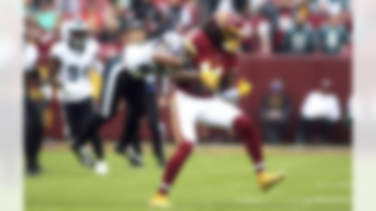Washington Football Team wide receiver Cam Sims (11) makes a catch during an NFL football game against the Philadelphia Eagles, Sunday, Jan. 02, 2022 in Landover.