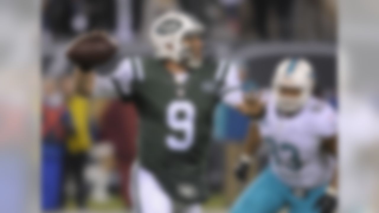 Miami Dolphins Matt Moore throws a pass in the fourth quarter against the  New York Jets in week 8 of the NFL season at MetLife Stadium in East  Rutherford, New Jersey on