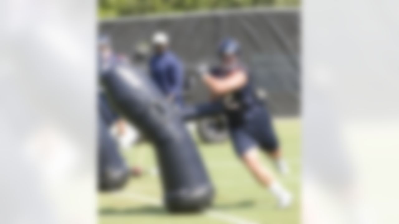 HOUSTON - MAY 09:  Tackle Scott Jackson #62 of the Houston Texans runs drills during a morning practice session May 9, 2008 in Houston, Texas.  (Photo by Bob Levey/Getty Images)