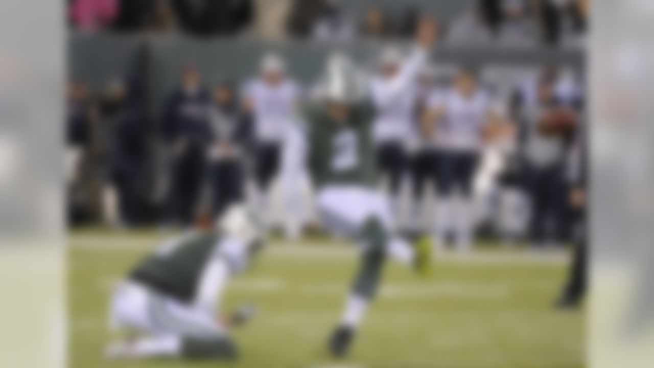 New York Jets kicker Nick Folk (2) kicks a field goal with punter Lac Edwards (4) holding during the first quarter of an NFL football game against the New England Patriots, Sunday, Nov. 27, 2016, in East Rutherford, N.J. (AP Photo/Bill Kostroun)