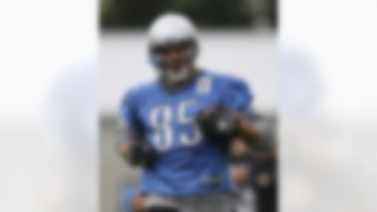 Detroit Lions tight end Tony Scheffler practices during NFL football minicamp in Allen Park,  Mich., Wednesday, June 23, 2010. (AP Photo/Paul Sancya)