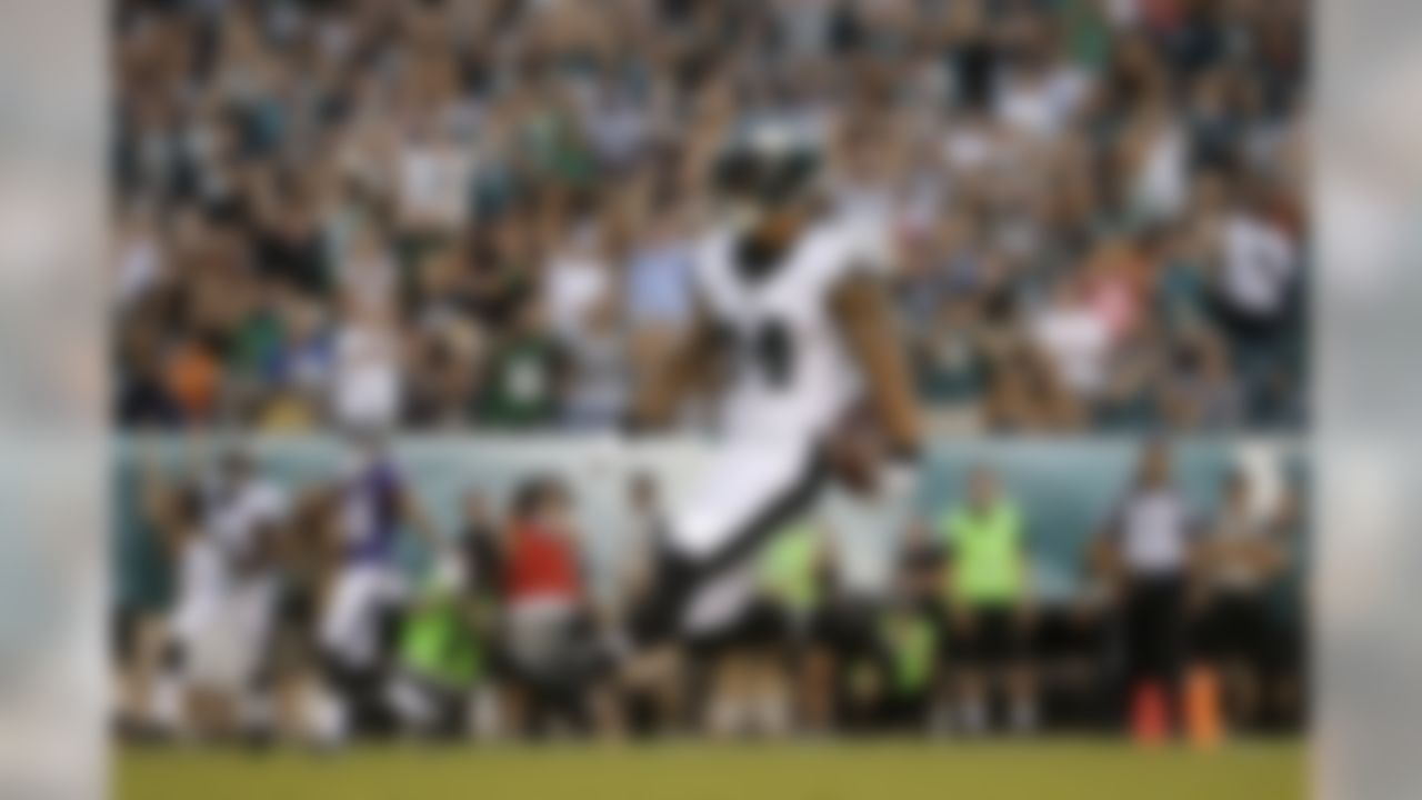 Philadelphia Eagles' Ryan Mathews scores a touchdown during the first half of a preseason NFL football game against the Baltimore Ravens, Saturday, Aug. 22, 2015, in Philadelphia. (AP Photo/Matt Rourke)