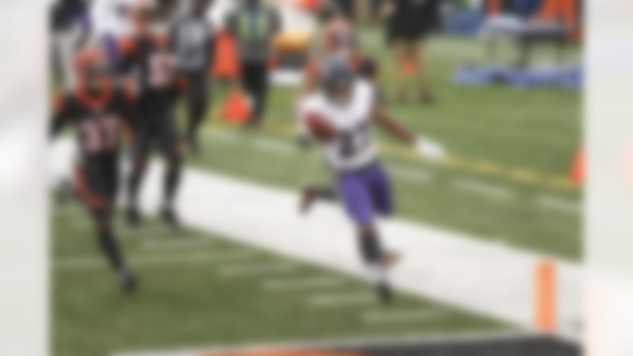 Baltimore Ravens running back J.K. Dobbins (27) dashes past Cincinnati Bengals cornerback Jalen Davis (37) and the rest of the defense for a touchdown during the second half of an NFL football game, Sunday, Jan. 3, 2021, in Cincinnati.