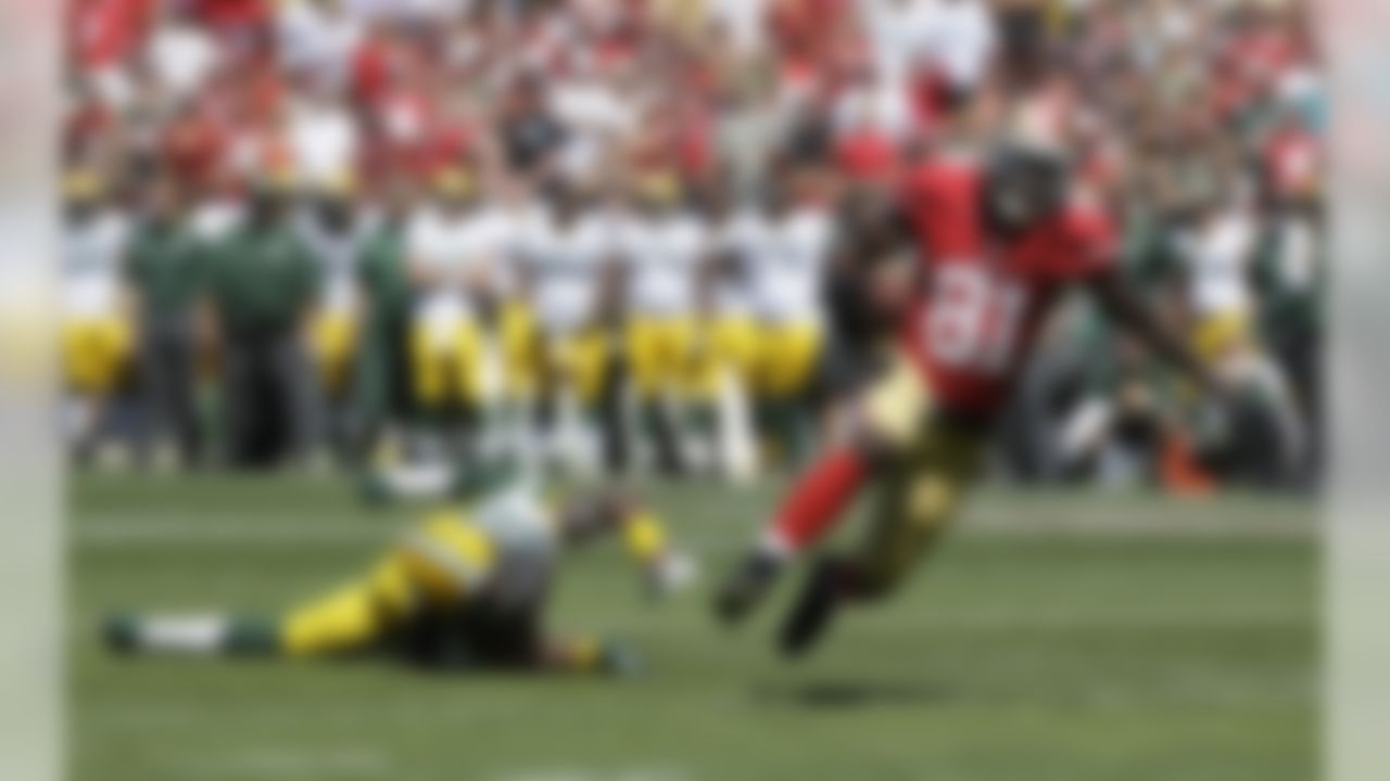 San Francisco 49ers wide receiver Anquan Boldin (81) scores on a 10-yard touchdown reception against past Green Bay Packers defensive back Jerron McMillian (22) during the second quarter of an NFL football game in San Francisco, Sunday, Sept. 8, 2013. (AP Photo/Marcio Jose Sanchez)