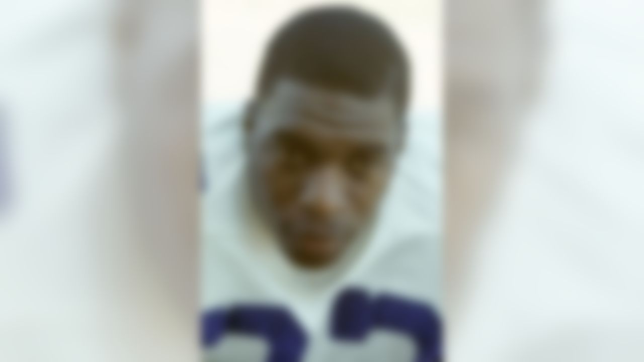 THOUSAND OAKS, CA - JULY 15:  Wide receiver Bob Hayes #22 of the Dallas Cowboys poses for his headshot during training camp at Cal Lutheran College on July 15, 1967 in Thousand Oaks, California. (Photo by NFL Photos/Getty Images)