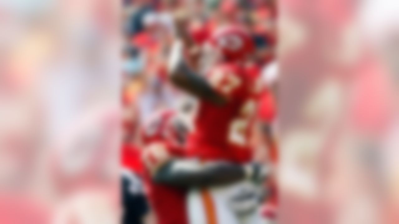 KANSAS CITY, MO - SEPTEMBER 28:  Larry Johnson #27 of the Kansas City Chiefs is lifted by teammate Branden Albert #76 after scoring a touchdown against the Denver Broncos on September 28, 2008 at Arrowhead Stadium in Kansas City, Missouri.  (Photo by Jamie Squire/Getty Images)