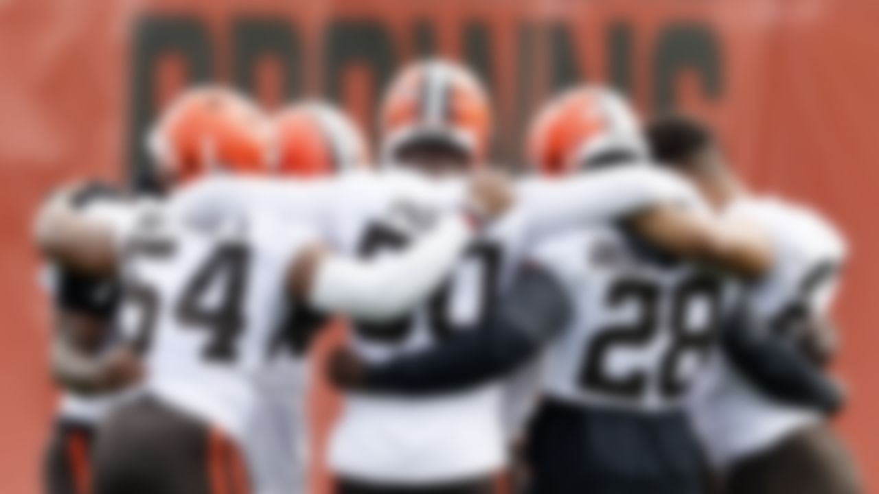 Cleveland Browns linebackers huddle during NFL football practice at the team's training facility, Wednesday, June 9, 2021, in Berea, Ohio.