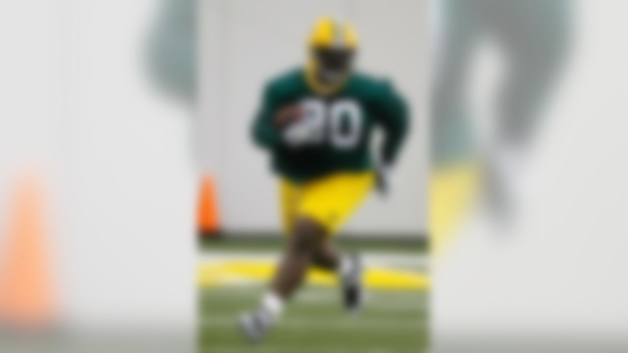 Photos: Packers head inside Don Hutson Center for practice