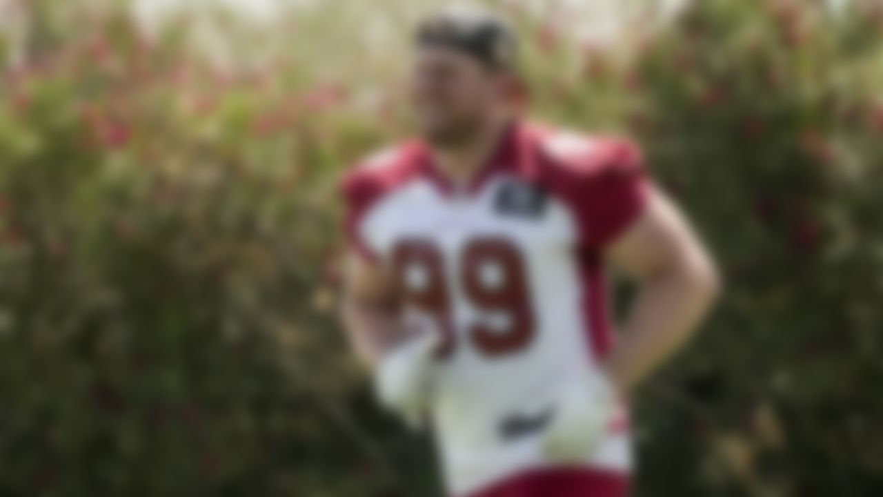 Arizona Cardinals defensive end JJ Watt warms up during NFL football practice, Wednesday, June 2, 2021, in Tempe, Ariz.