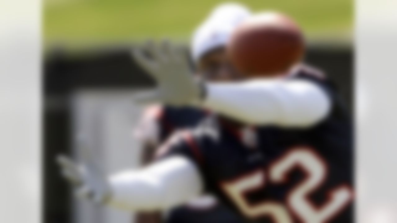 Houston Texans linebacker Xavier Adibi reaches to catch a ball during an NFL football workout Wednesday, May 26, 2010, in Houston. (AP Photo/David J. Phillip)