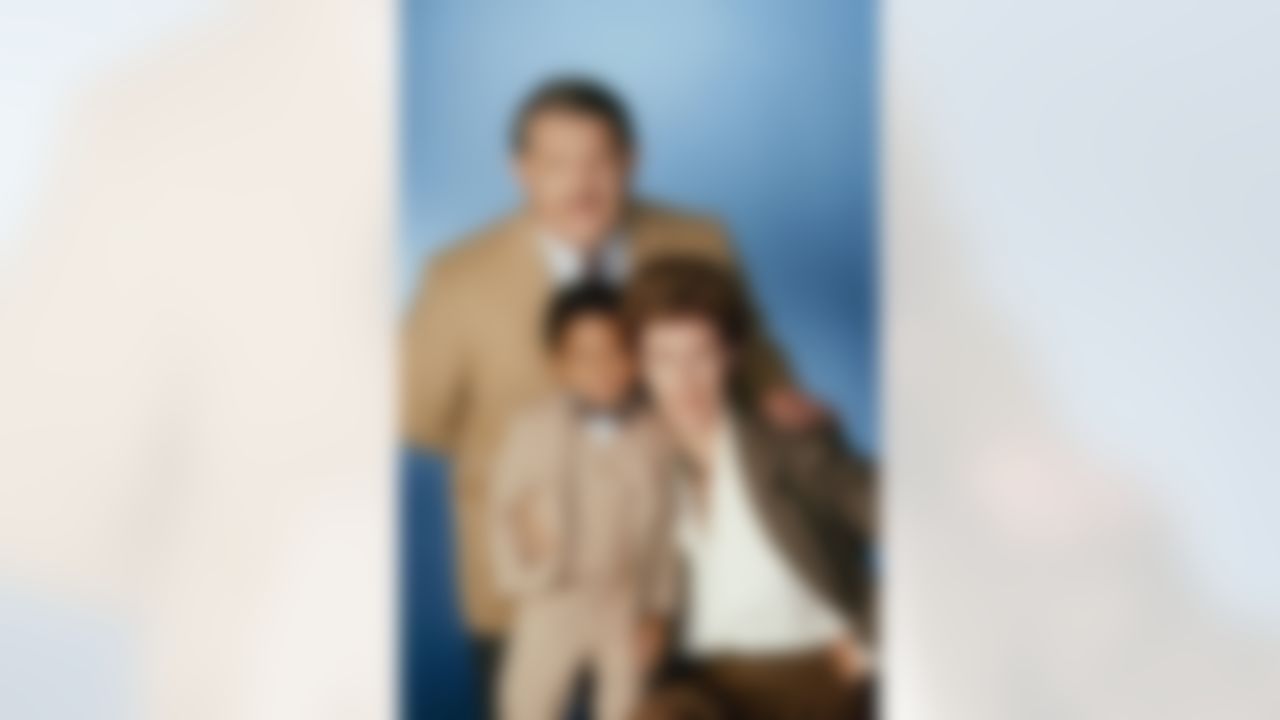Alex Karras poses with fellow Webster co-stars Susan Clark and Emmanuel Lewis. (ABC)