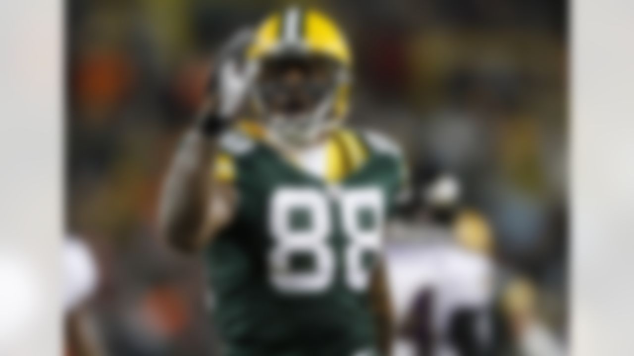 Green Bay Packers' Jermichael Finley reacts after catching a pass during the first half of an NFL football game Monday, Dec. 7, 2009, in Green Bay, Wis. (AP Photo/Jim Prisching)
