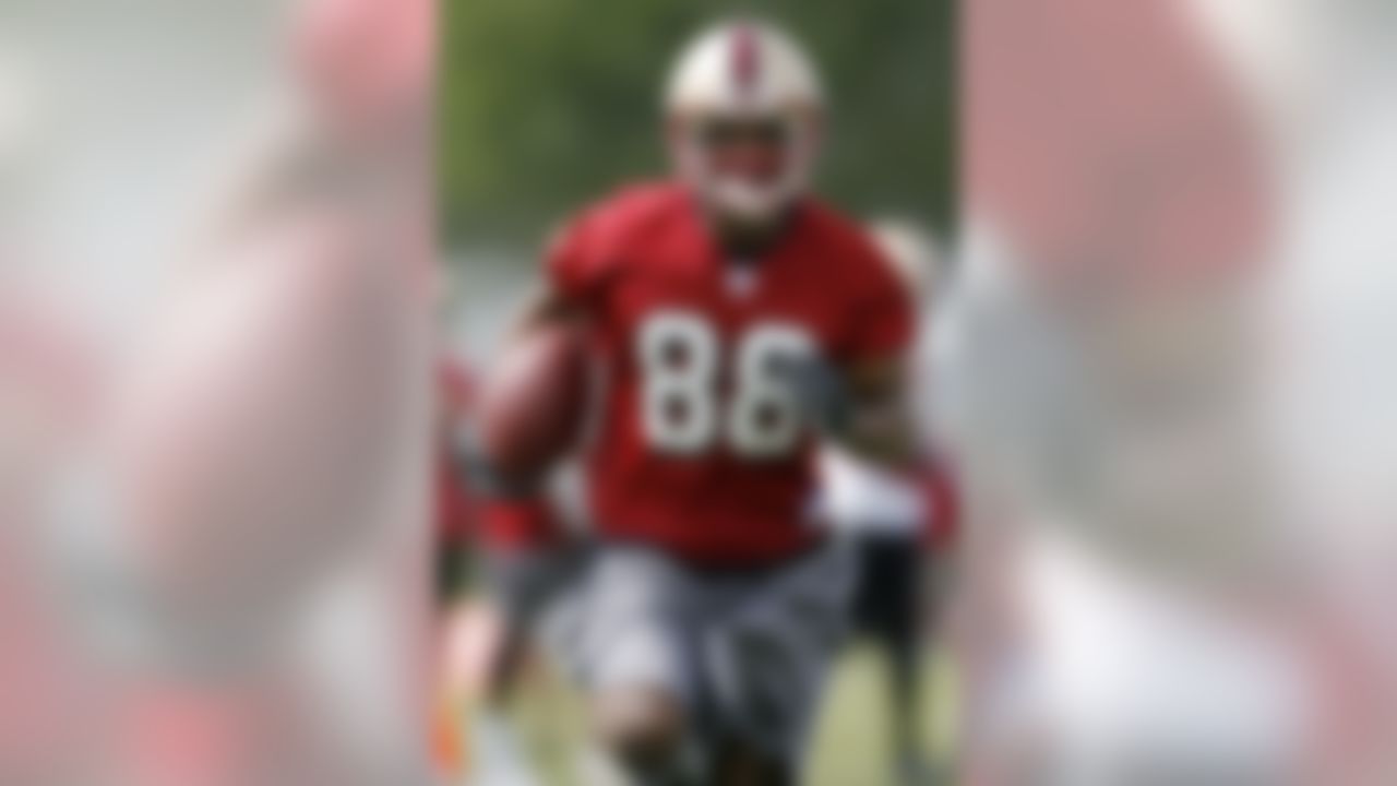 SANTA CLARA, CA - MAY 2:  Wide receiver Issac Bruce #88 of the San Francisco 49ers works out during mini camp on May 2, 2008 in Santa Clara, California.  (Photo by Greg Trott/Getty Images)