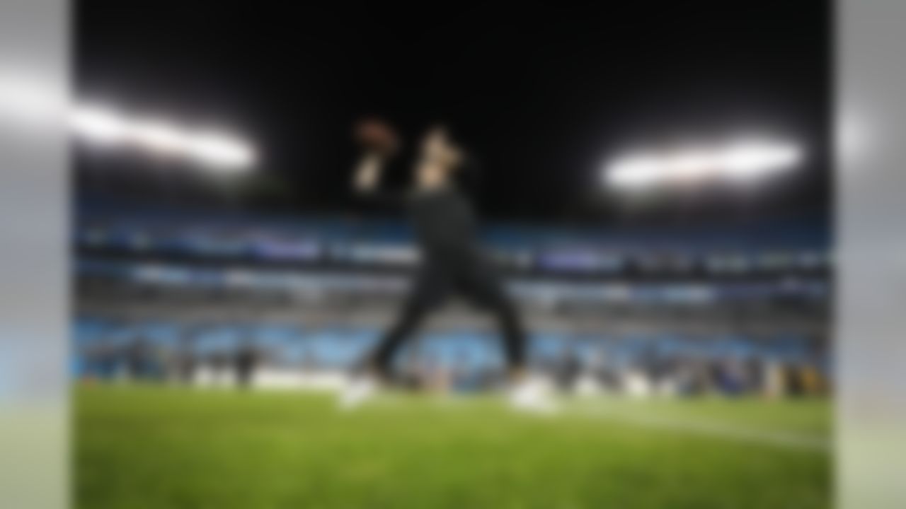 ]New Orleans Saints quarterback Drew Brees (9) warms up prior to an NFL football game against the Carolina Panthers on Monday, Dec. 17, 2018, in Charlotte, N.C. (Perry Knotts/NFL)