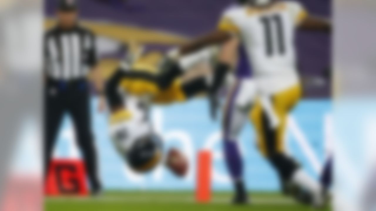 Bell was listed in this space last week, but he's still available in a ton of NFL.com leagues. That shouldn't be the case after his huge performance against the Minnesota Vikings. Bell rushed for just 57 yards, but he found the end zone twice and scored an impressive 20.40 fantasy points. The Steelers are on a bye this week, but Bell needs to be added.