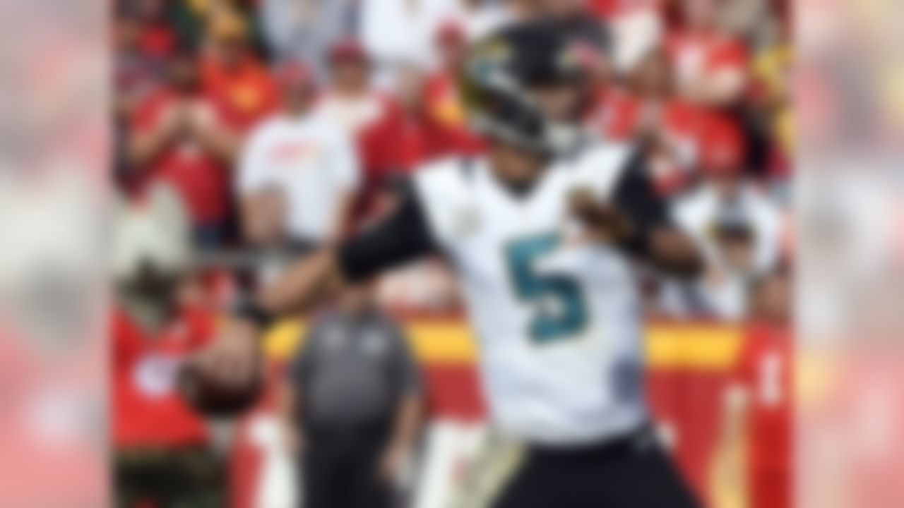 Jacksonville Jaguars quarterback Blake Bortles (5) throws during the first half of an NFL football game against the Kansas City Chiefs in Kansas City, Mo., Sunday, Nov. 6, 2016. (AP Photo/Ed Zurga)
