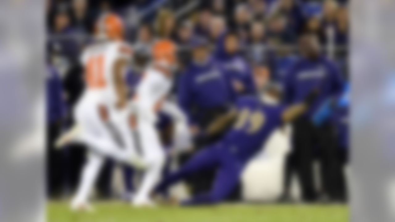 Baltimore Ravens wide receiver Steve Smith (89) reaches but can't make a catch on a pass attempt in the first half an NFL football game against the Cleveland Browns, Thursday, Nov. 10, 2016, in Baltimore. (AP Photo/Gail Burton)