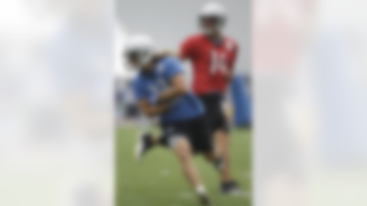 Detroit Lions quarterback Shaun Hill (14) fakes a hand off to receiver Tim Toone during drills at NFL football training camp in Allen Park, Mich., Wednesday, Aug. 3, 2011. (AP Photo/Carlos Osorio)