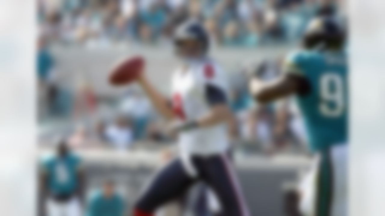 JACKSONVILLE, FL - NOVEMBER 12:  Quarterback David Carr #8 of the Houston Texans looks to pass against Paul Spicer #95 of the Jacksonville Jaguars on November 12, 2006 at Alltel Stadium in Jacksonville, Florida. The Texans defeated the Jaguars 13-10. Photo by Getty Images.