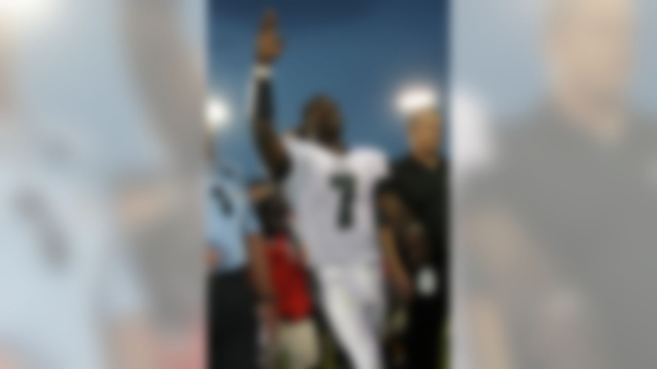 Philadelphia Eagles quarterback Michael Vick (7) acknowledges fans while leaving the field after an NFL football game against the Jacksonville Jaguars in Jacksonville, Fla., Sunday, Sept. 26, 2010. The Eagles won 28-3. Vick threw three touchdown passes, ran for another score and the Philadelphia Eagles defeated the Jacksonville Jaguars 28-3 Sunday. (Perry Knotts/NFL)