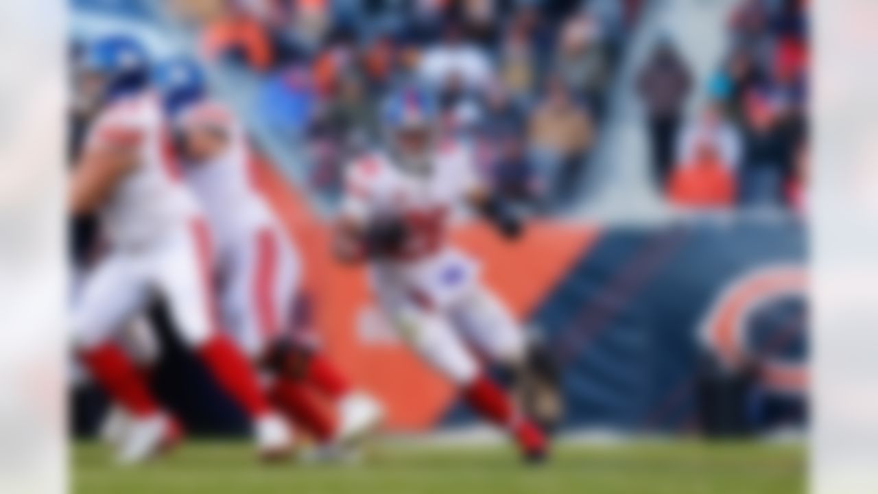New York Giants running back Saquon Barkley (26) runs the ball during an NFL football game against the Chicago Bears on Sunday, January 2, 2022 in Chicago, Illinois.