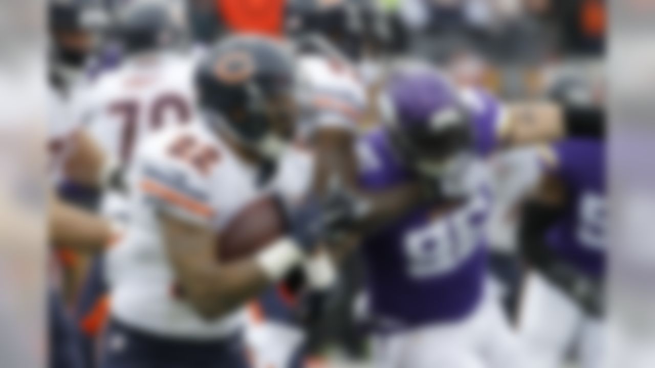 Chicago Bears running back Matt Forte (22) runs up field during the first half of an NFL football game against the Minnesota Vikings, Sunday, Dec. 28, 2014, in Minneapolis. (AP Photo/Ann Heisenfelt)