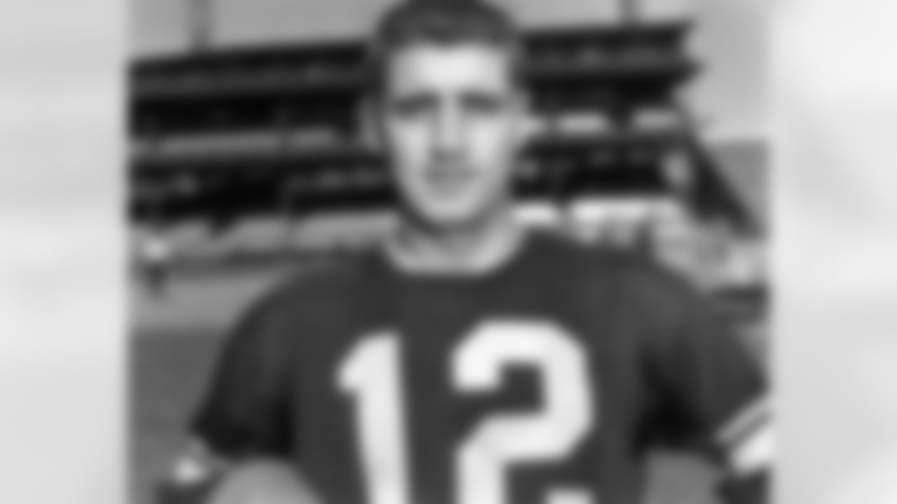 Pittsburgh Steelers quarterback Earl Morrall (12) in 1957. (National Football League)