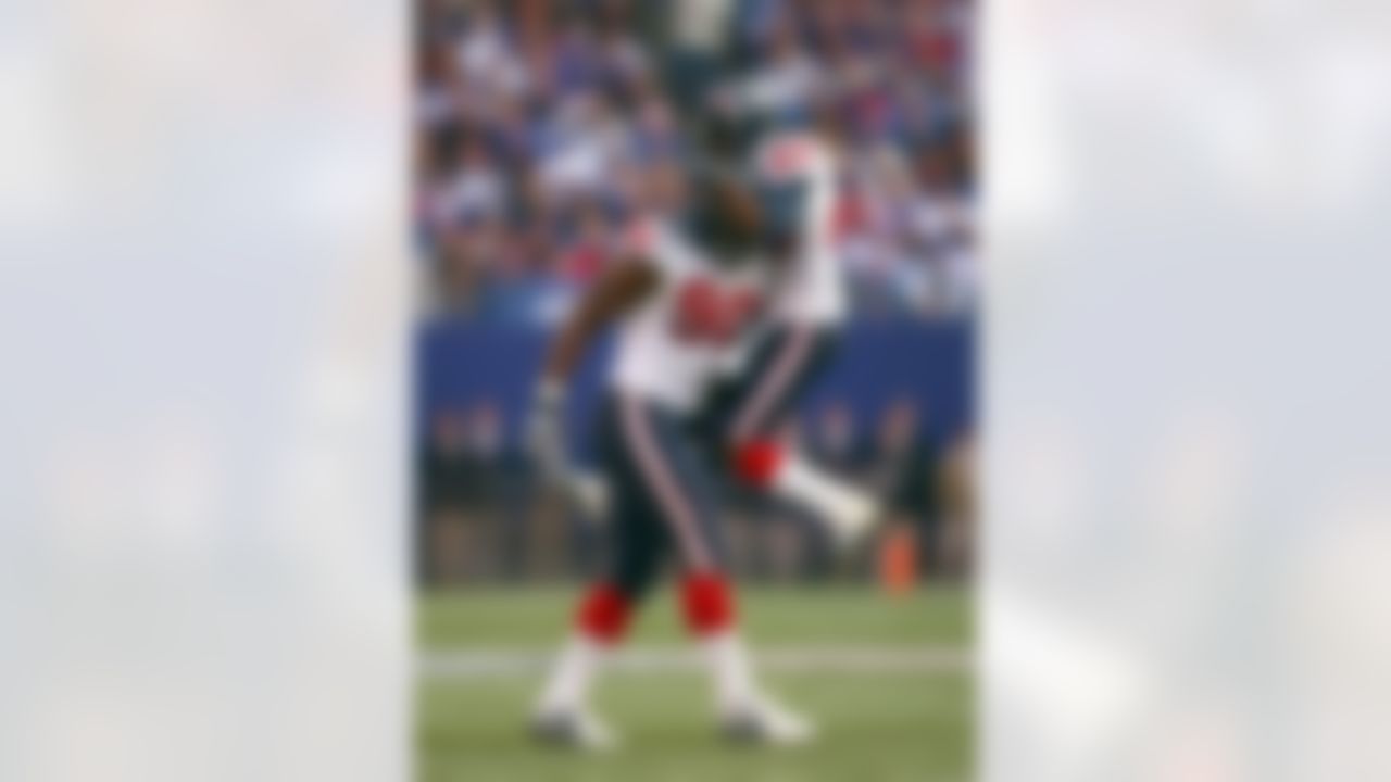 EAST RUTHERFORD,NJ - NOVEMBER 5: Mario Williams #90 and Dunta Robinson #23 of the Houston Texans celebrate during the game against the New York Giants during their game on November 5, 2006 at Giants Stadium in East Rutherford, New Jersey. Photo by Getty Images.