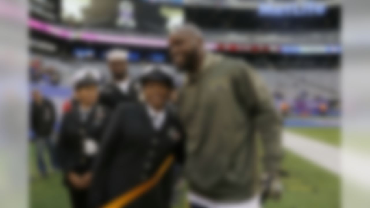 Los Angeles Rams' Alec Ogletree poses for photographs with members of the armed forces before an NFL football game against the New York Giants Sunday, Nov. 5, 2017, in East Rutherford, N.J.