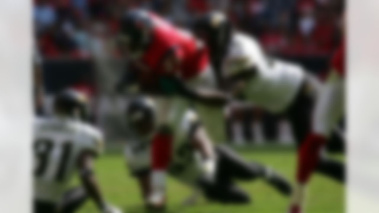 HOUSTON - OCTOBER 22:  Running back Wali Lundy #33 of the Houston Texans runs the ball against Tony McDaniel #96 of the Jacksonville Jaguars at Reliant Stadium on October 22, 2006 in Houston, Texas. Photo by Getty Images.