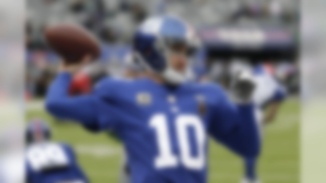 New York Giants quarterback Eli Manning works out prior to an NFL football game against the Philadelphia Eagles, Sunday, Dec. 17, 2017, in East Rutherford, N.J. (AP Photo/Seth Wenig)