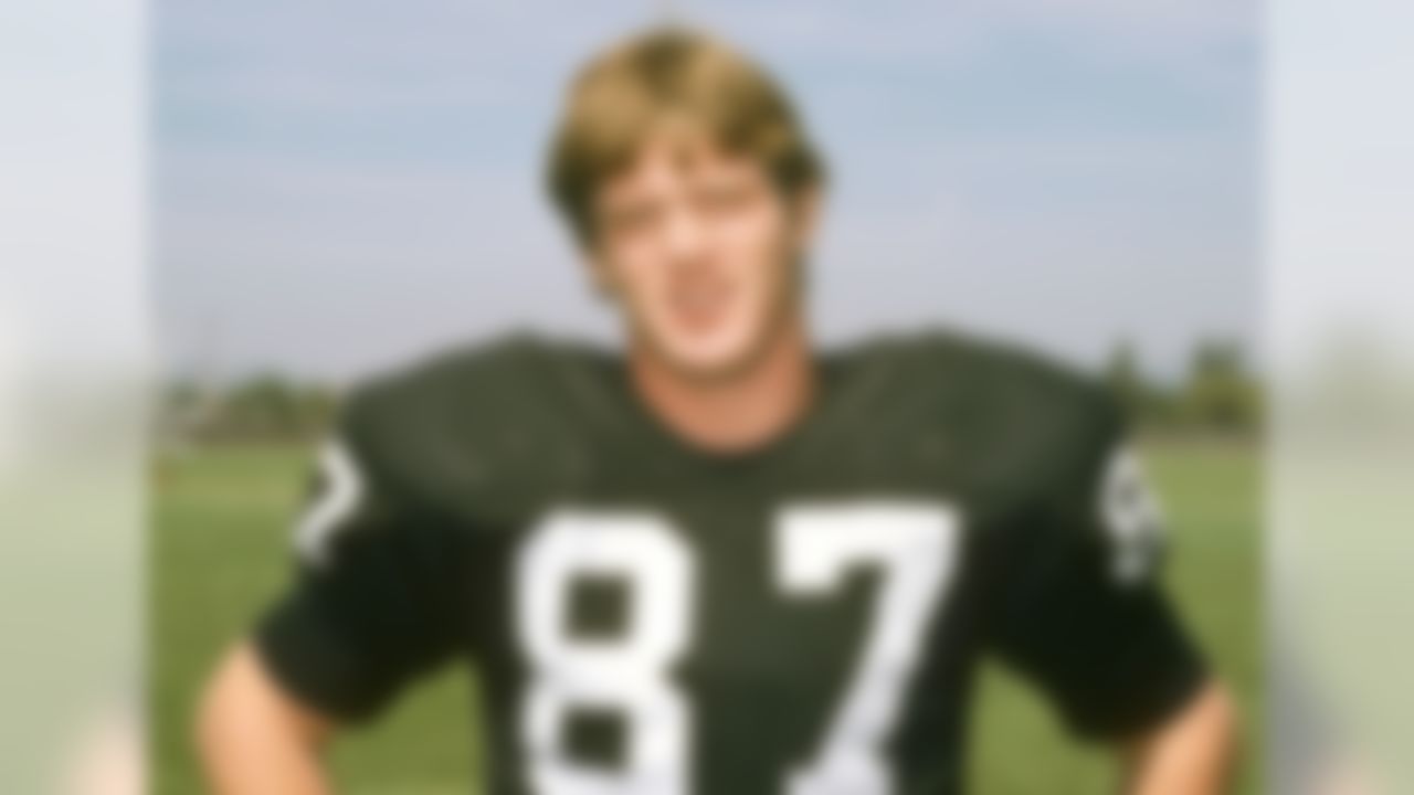 Tight end Dave Casper of the Oakland Raiders. (National Football League)