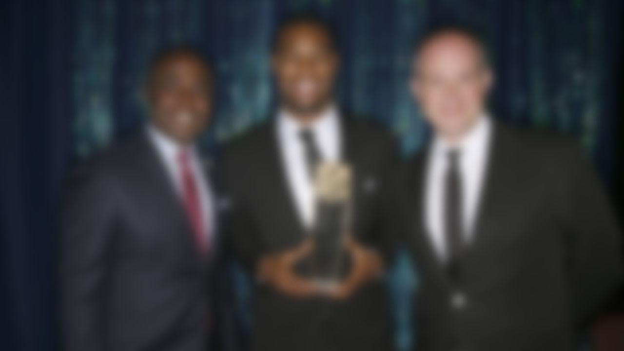 Pittsburgh Steelers running back Le'Veon Bell (center) poses for a photograph with Hall of Fame running back Marshall Faulk (left) and NFL Network's Rich Eisen (right) backstage during for the 4th Annual NFL Honors awards show at the Phoenix Symphony Hall on Saturday, January 31, 2015 in Phoenix.