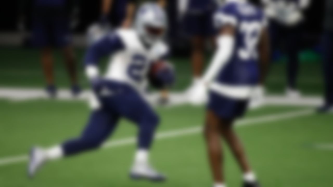 Dallas Cowboys running back Ezekiel Elliott (21) runs on Monday, May 24, 2021 in Frisco, Texas.