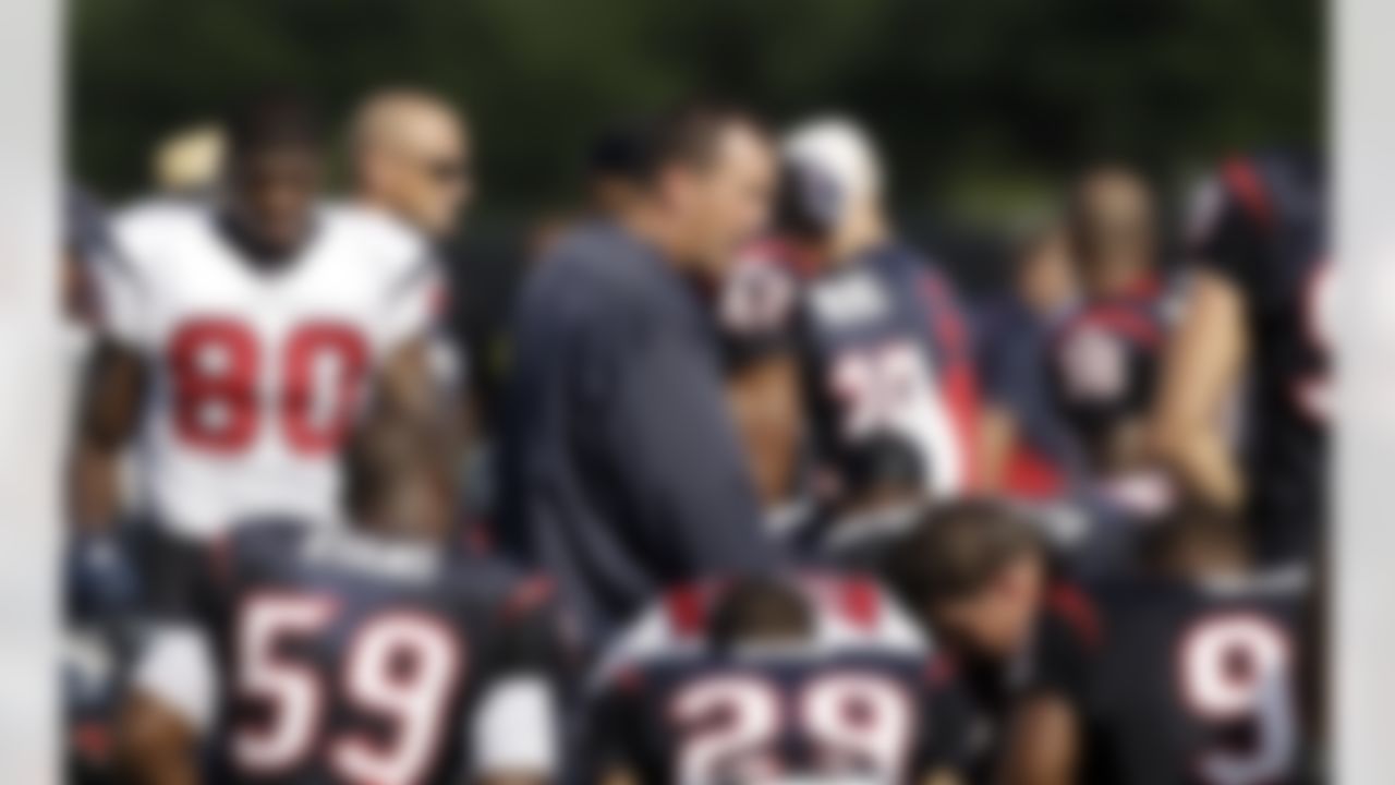 Houston Texans coach Gary Kubiak, center, talks to his team during a NFL football training camp practice Thursday, Aug. 5, 2010,  in Houston. (AP Photo/David J. Phillip)