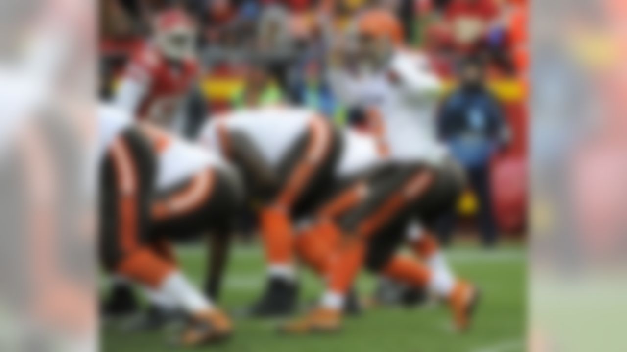 Cleveland Browns quarterback Johnny Manziel (2) calls a play during the second half of an NFL football game against the Kansas City Chiefs in Kansas City, Mo., Sunday, Dec. 27, 2015. (AP Photo/Ed Zurga)