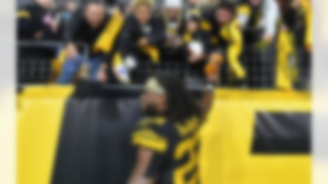 Pittsburgh Steelers running back Najee Harris (22) interacts with fans after an NFL football game against the Chicago Bears on Monday, November 8, 2021 in Pittsburgh, Pennsylvania.