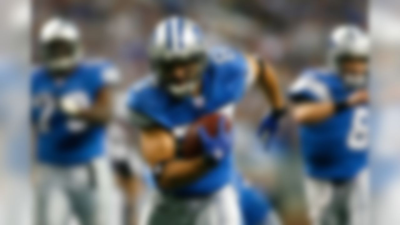 DETROIT - NOVEMBER 04:  Receiver Mike Furrey #87 of the Detroit Lions takes in a reception for a touchdown against the Denver Broncos during the first half at Ford Field November 4, 2007 in Detroit, Michigan.  Detroit defeated Denver 44-7.  (Photo by Kevin C. Cox/Getty Images)