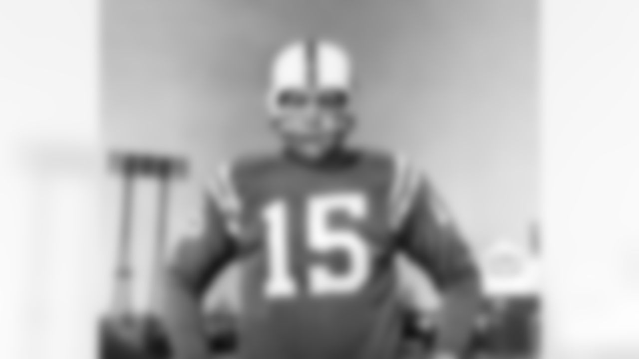 Earl Morrall, quarterback for the Baltimore Colts, poses on Jan. 2, 1968 at an unknown location. (Associated Press)