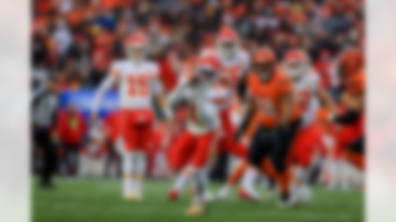 Kansas City Chiefs wide receiver Tyreek Hill (10) makes a catch during an NFL football game against the Cincinnati Bengals on Sunday, January 2, 2022 in Cincinnati, Ohio.