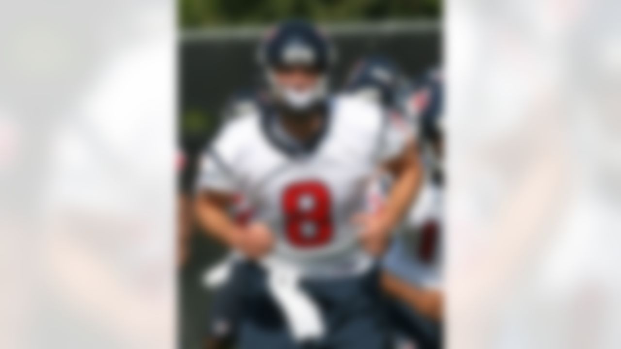 HOUSTON - MAY 09:  Quarterback Matt Schaub #8 of the Houston Texans participates in morning warm up drills May 9, 2008 in Houston,Texas.  (Photo by Bob Levey/Getty Images)