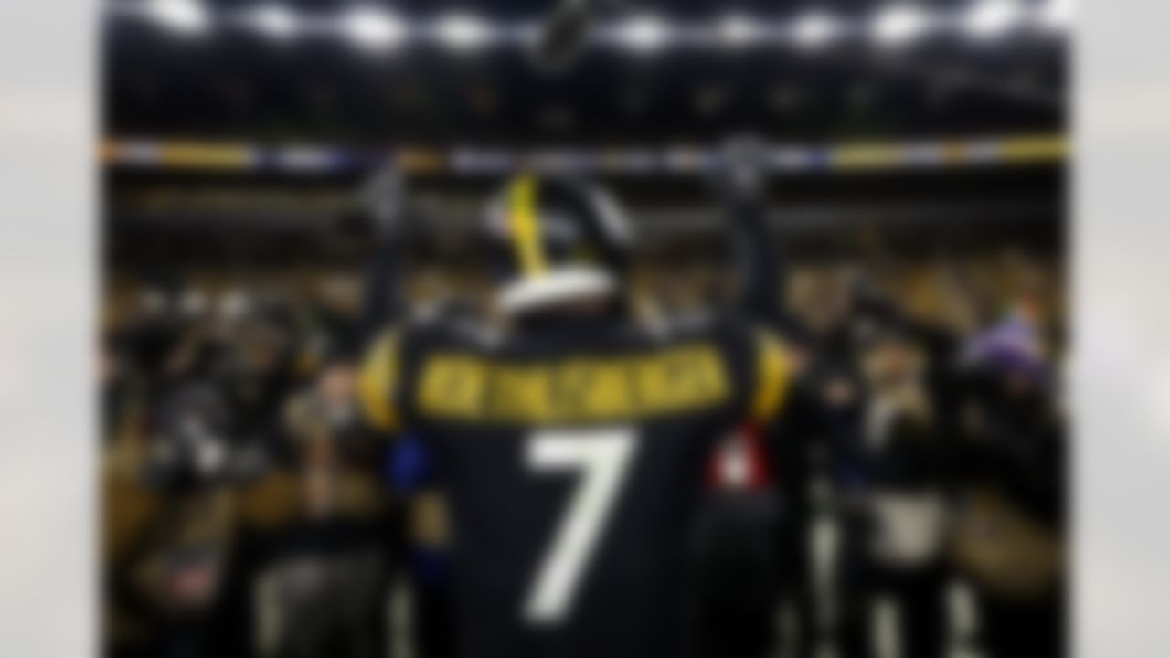 Pittsburgh Steelers quarterback Ben Roethlisberger (7) takes a lap around Heinz Field after his last home game against the Cleveland Browns on Monday, January 3, 2022 in Pittsburgh, Pennsylvania.