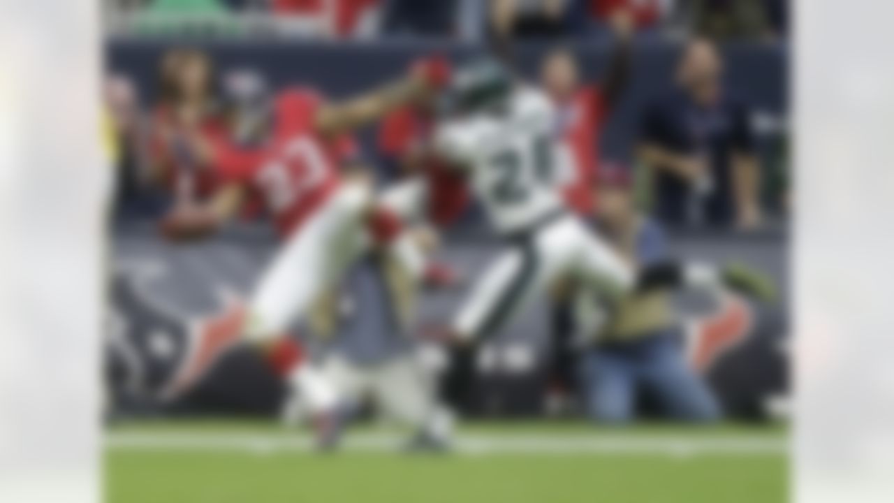 Houston Texans running back Arian Foster, left, falls into the end zone after catching a 56-yard pass for a touchdown as Philadelphia Eagles cornerback Bradley Fletcher, right, defends during the second quarter of an NFL football game, Sunday, Nov. 2, 2014, in Houston. (AP Photo/Patric Schneider)