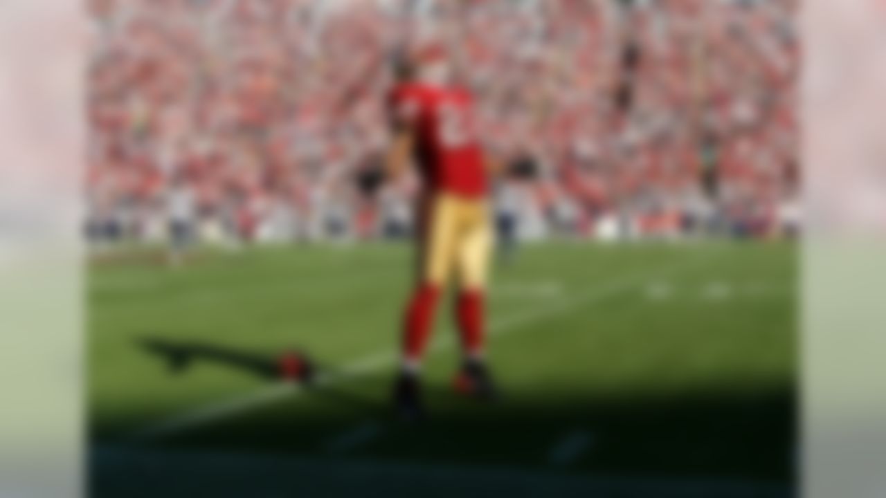 SAN FRANCISCO - NOVEMBER 16: Nate Clements #22 of the San Francisco 49ers celebrates after an interception in the second quarter against the St. Louis Rams during an NFL game on November 16, 2008 at Candlestick Park in San Francisco, California.  (Photo by Jed Jacobsohn/Getty Images)