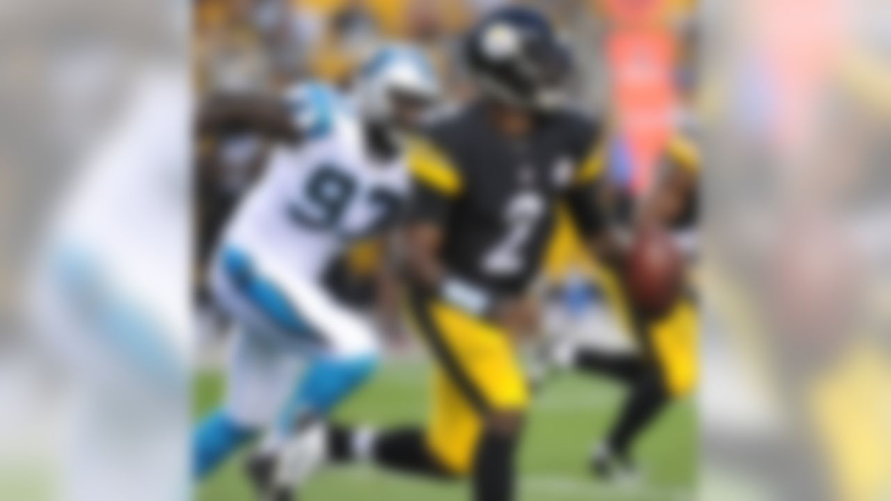 Pittsburgh Steelers quarterback Michael Vick (2) scrambles for