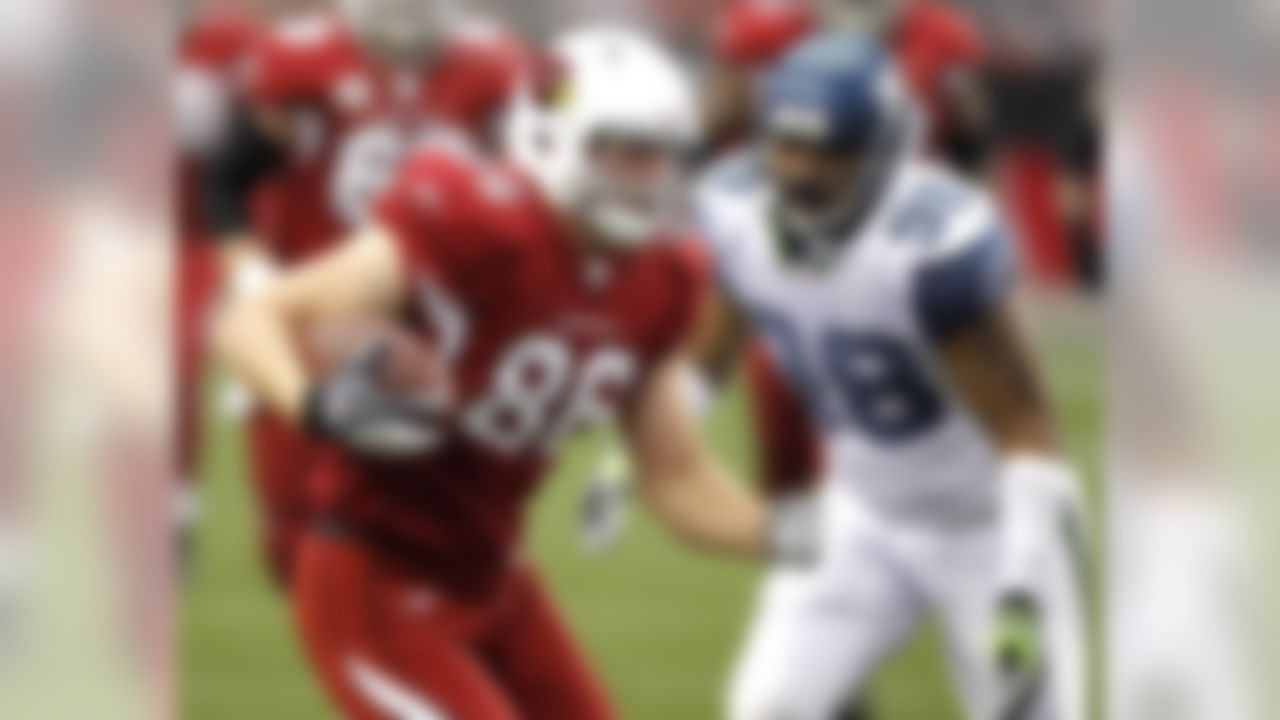 Arizona Cardinals tight end Todd Heap (86) runs as Seattle Seahawks defensive end Raheem Brock (98) pursues during the first half of an football game on Sunday, Jan. 1, 2012, in Tempe, Ariz. (AP Photo/Paul Connors)