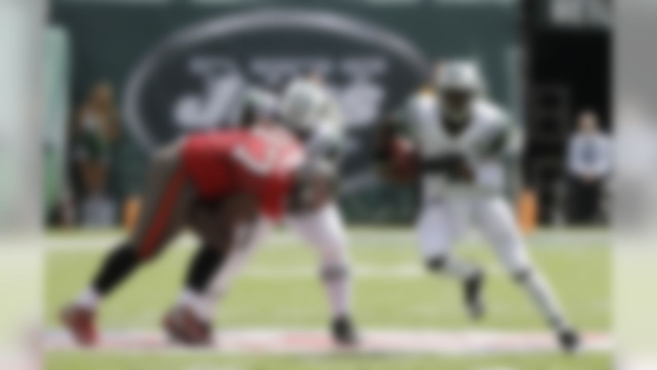 New York Jets quarterback Geno Smith (7) runs with the ball in the first half of an NFL football game against the Tampa Bay Buccaneers, Sunday, Sept. 8, 2013, in East Rutherford, N.J. (AP Photo/Mel Evans)