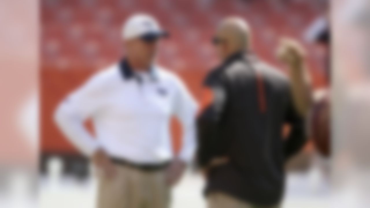 Tennessee Titans head coach Ken Whisenhunt, left, and Cleveland Browns head coach Mike Pettine talk before an NFL football game, Sunday, Sept. 20, 2015, in Cleveland. (AP Photo/Ron Schwane)