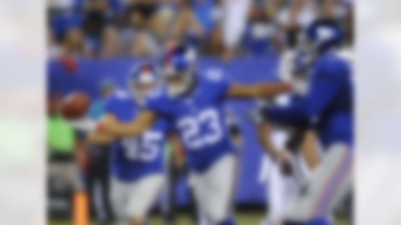 New York Giants running back Rashad Jennings (23) celebrates after rushing for a touchdown during the first half of a preseason NFL football game against the New York Jets, Saturday, Aug. 29, 2015, in East Rutherford, N.J. (AP Photo/Bill Kostroun)